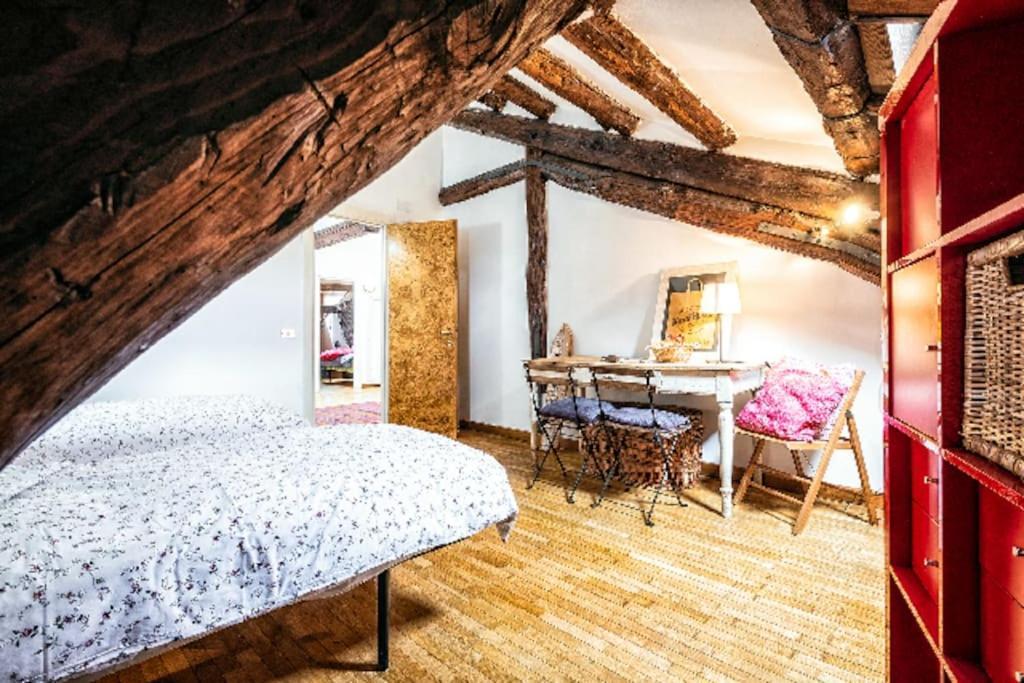 Loft Overlooking The Old Town . Фелтре Екстериор снимка