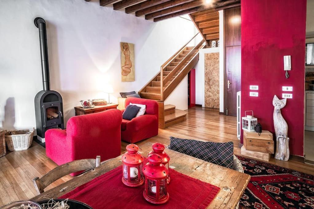 Loft Overlooking The Old Town . Фелтре Екстериор снимка